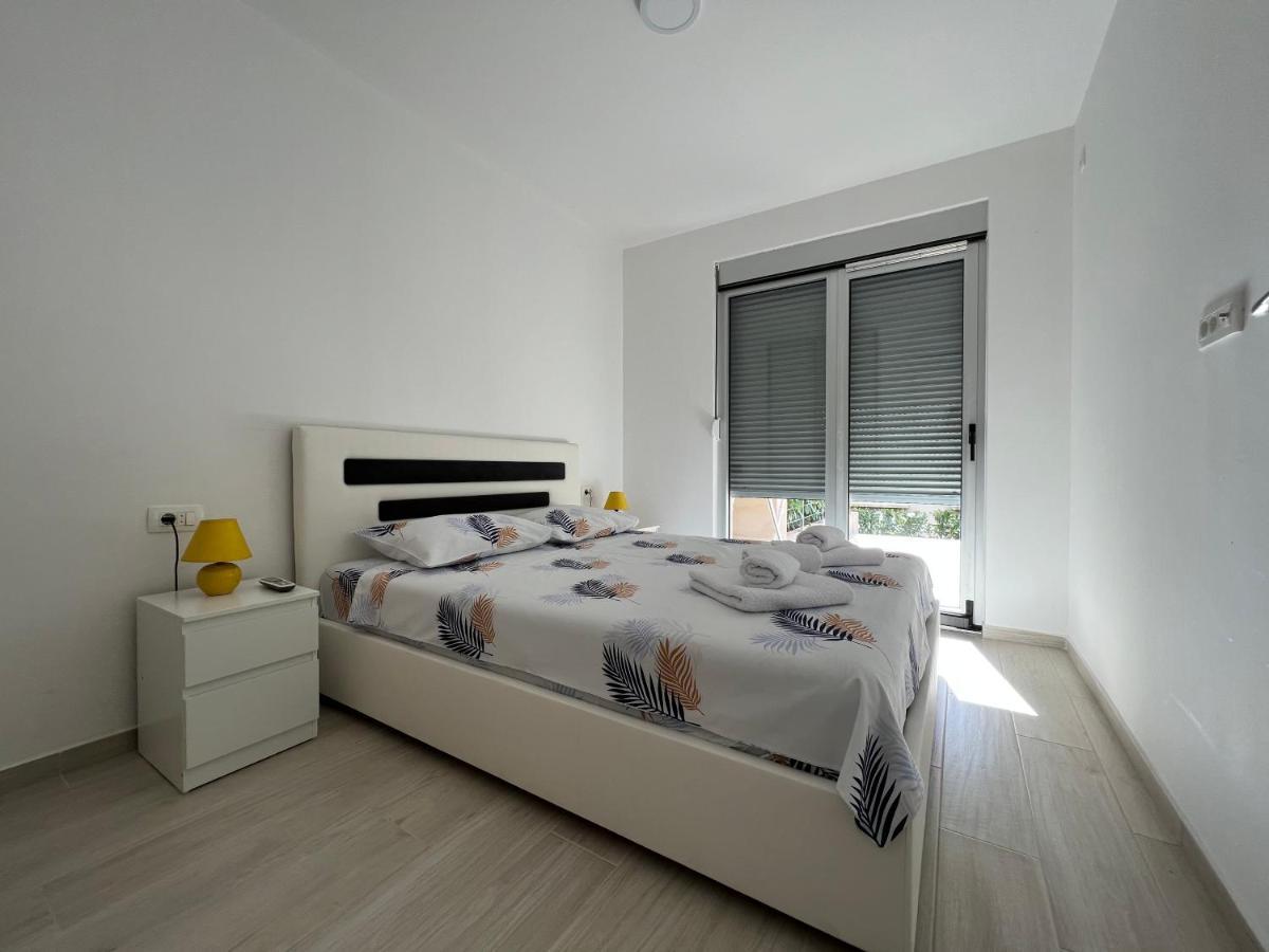 Apartment With Terrace And Private Parking 코토르 외부 사진